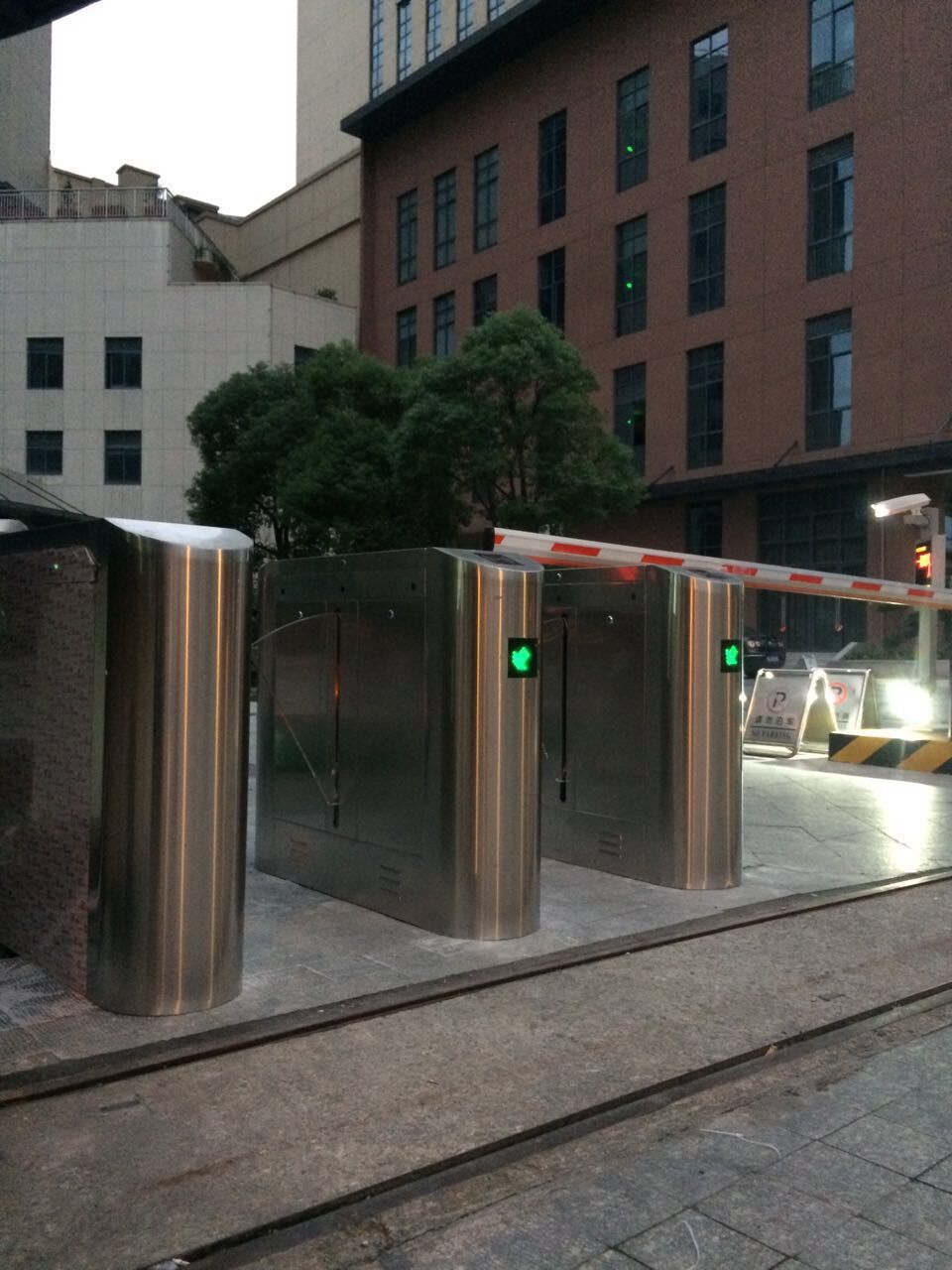 人行通道閘機(jī)